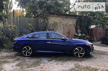 Седан Honda Accord 2018 в Киеве