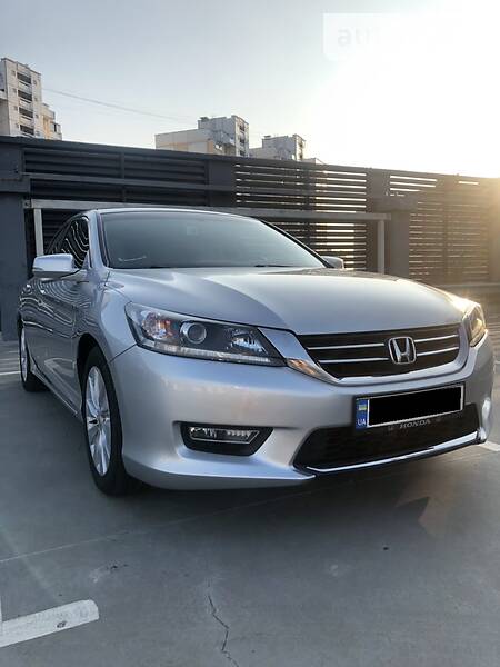 Седан Honda Accord 2013 в Києві