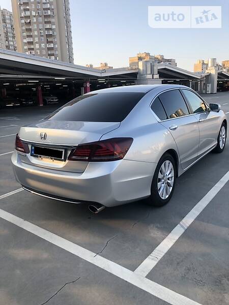 Седан Honda Accord 2013 в Києві