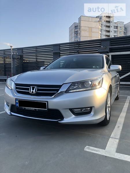 Седан Honda Accord 2013 в Києві