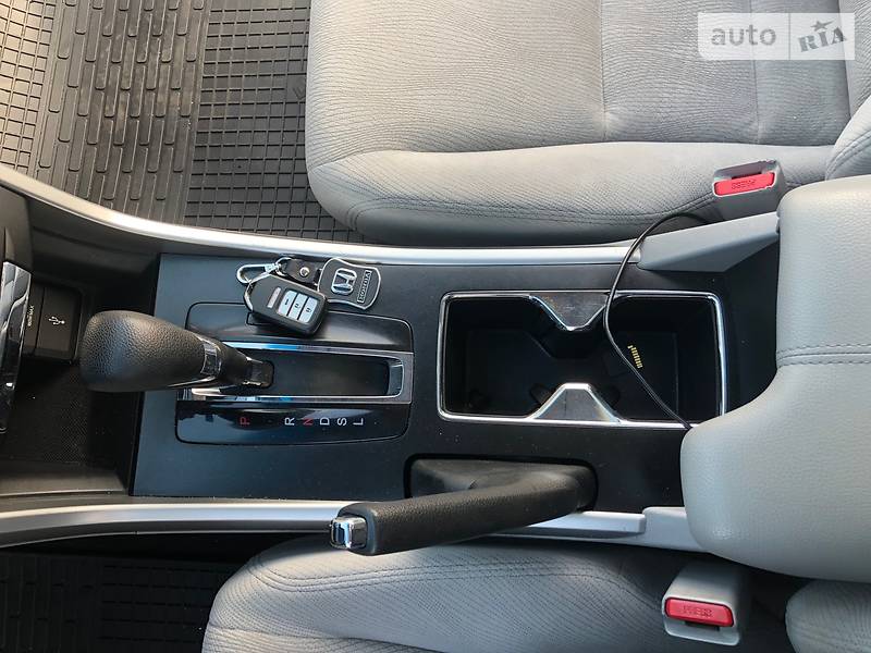 Седан Honda Accord 2013 в Києві