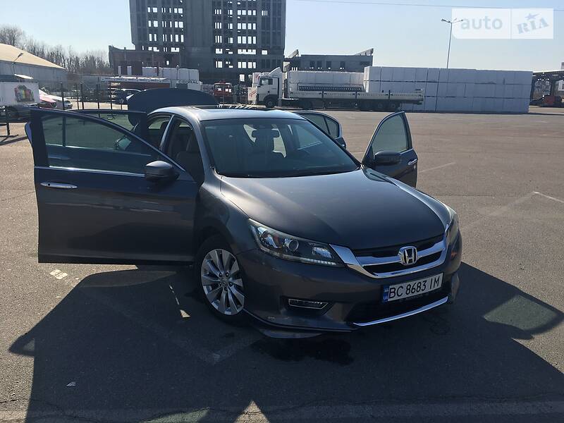 Седан Honda Accord 2012 в 