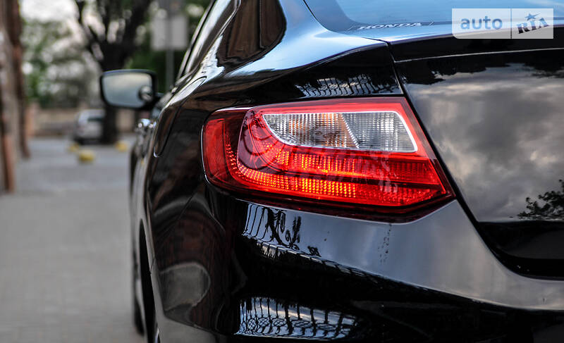 Купе Honda Accord 2013 в Чернівцях