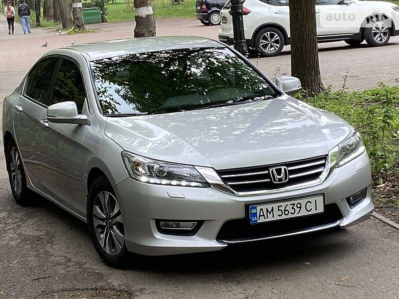 Седан Honda Accord 2013 в Києві