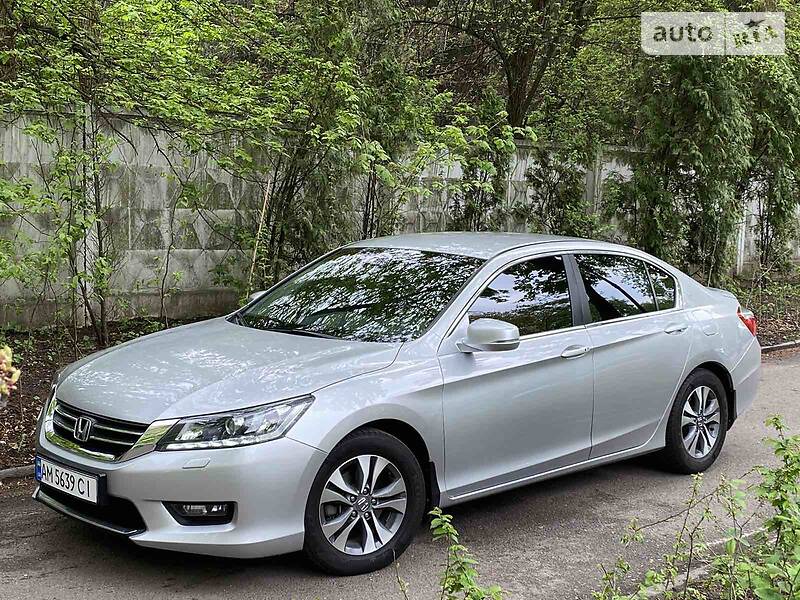 Седан Honda Accord 2013 в Києві