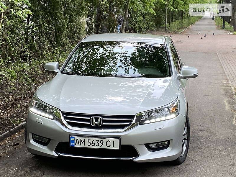 Седан Honda Accord 2013 в Києві