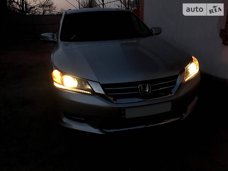 Седан Honda Accord 2013 в Києві