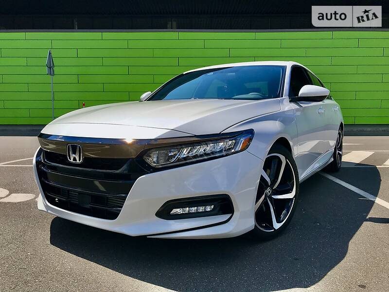 Седан Honda Accord 2018 в Киеве