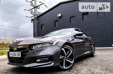 Седан Honda Accord 2019 в Киеве