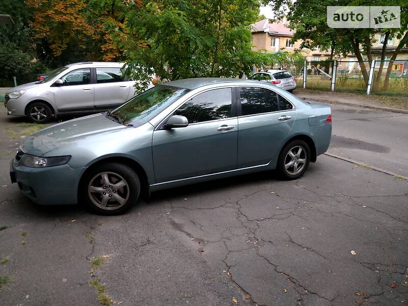 Седан Honda Accord 2004 в Киеве