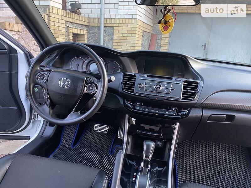 Седан Honda Accord 2017 в Днепре