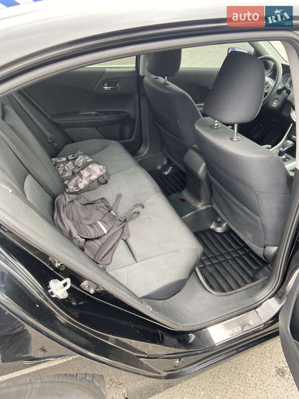 Седан Honda Accord 2015 в Цумани