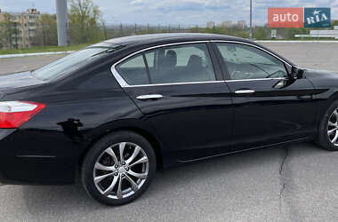 Седан Honda Accord 2015 в 