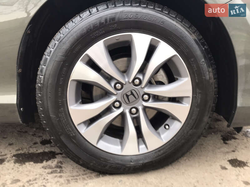 Седан Honda Accord 2014 в Зіньківі