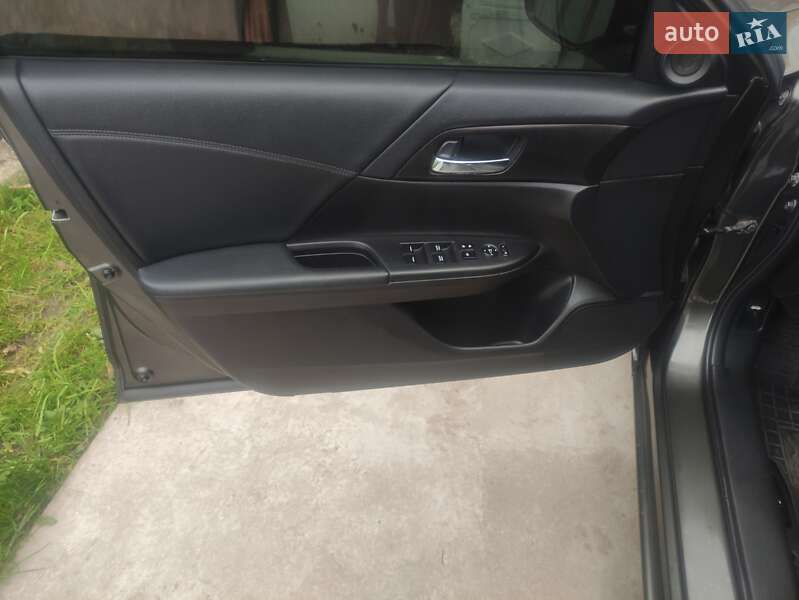 Седан Honda Accord 2014 в Новомосковске