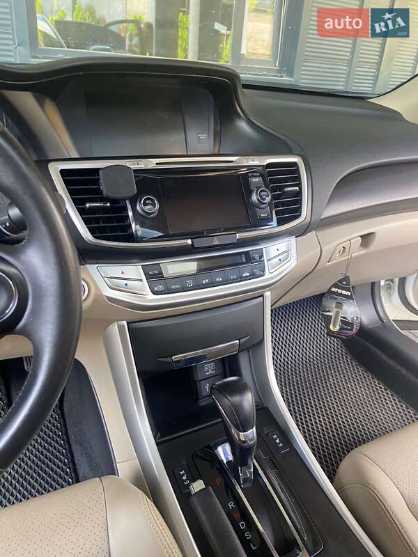 Седан Honda Accord 2014 в Шептицькому