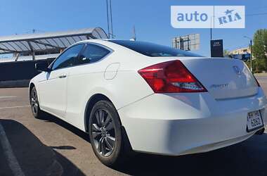 Купе Honda Accord 2010 в 