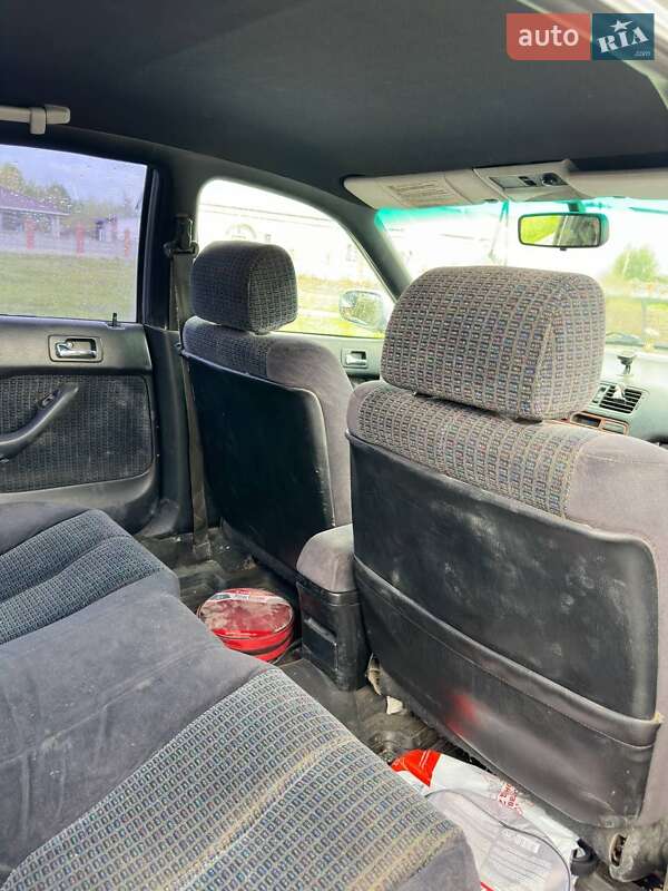 Седан Honda Accord 1995 в Кореці