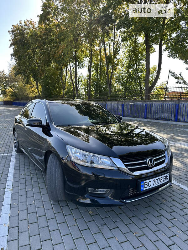 Седан Honda Accord 2013 в Тернополе