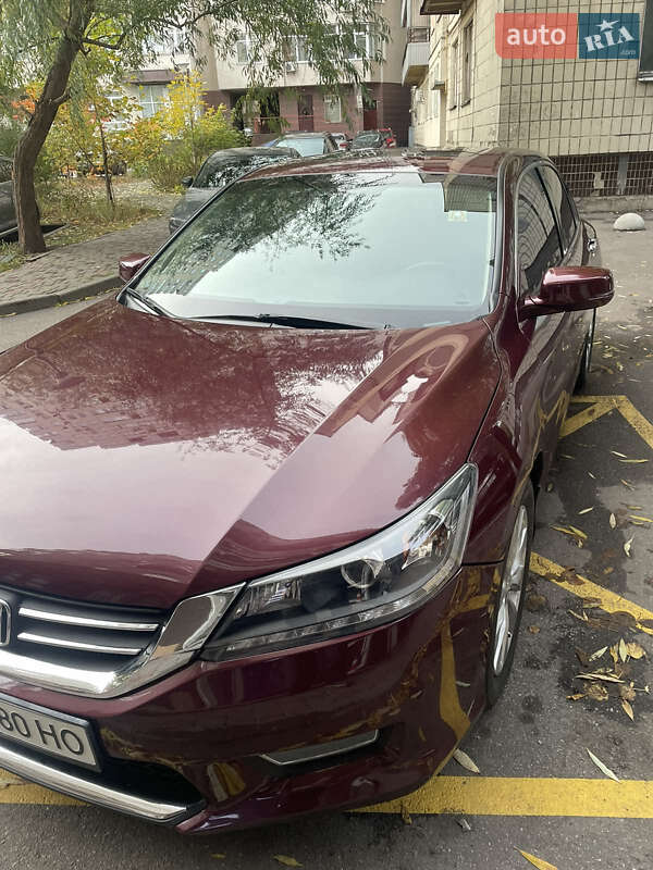 Седан Honda Accord 2013 в Києві