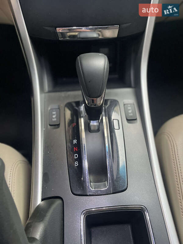 Седан Honda Accord 2013 в Києві