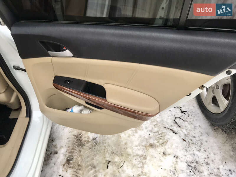 Седан Honda Accord 2010 в Львове