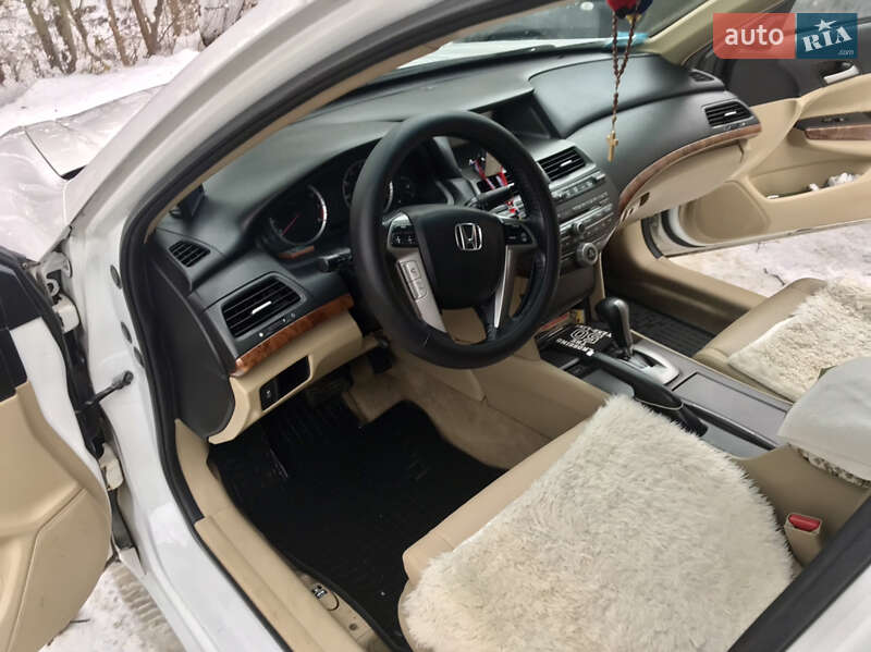Седан Honda Accord 2010 в Львове