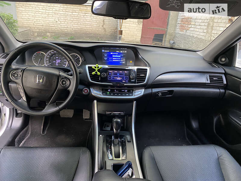 Седан Honda Accord 2015 в Луцке