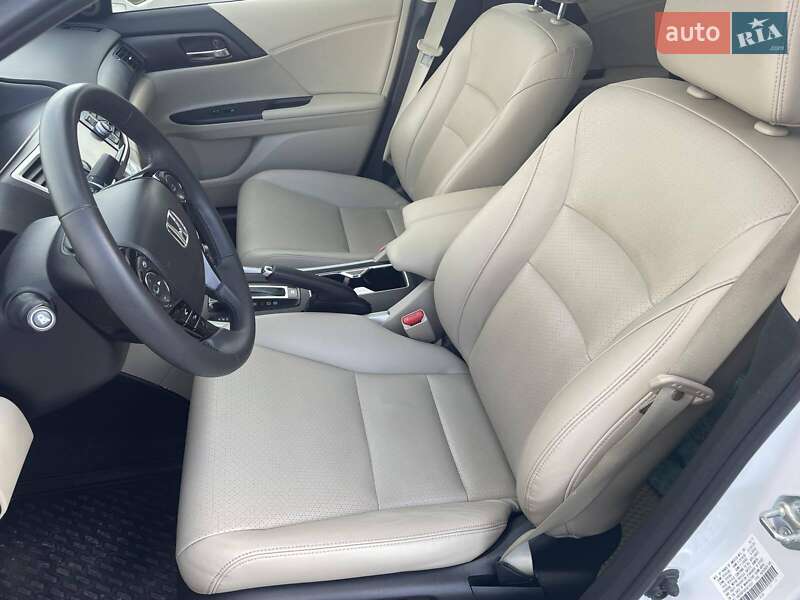 Седан Honda Accord 2015 в Дніпрі