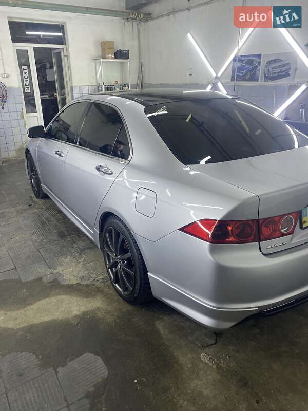 Седан Honda Accord 2004 в Киеве