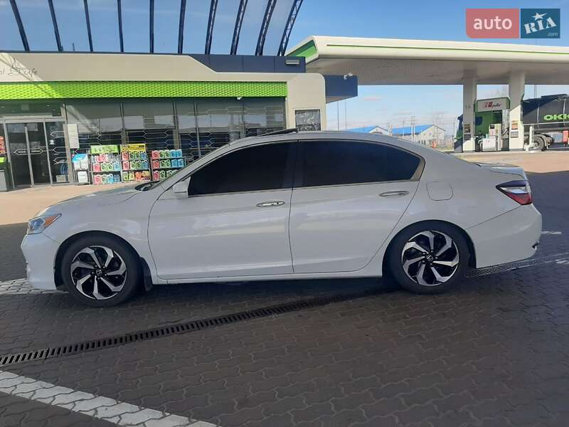 Седан Honda Accord 2015 в Києві