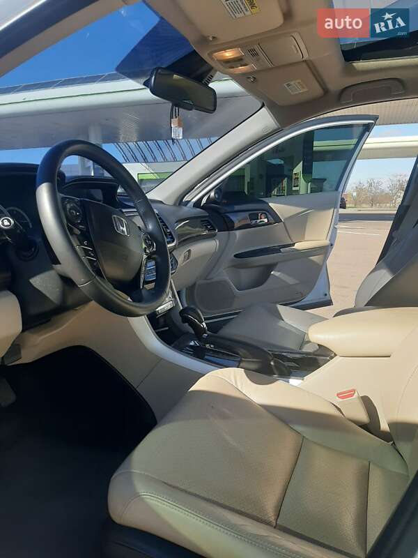 Седан Honda Accord 2015 в Києві