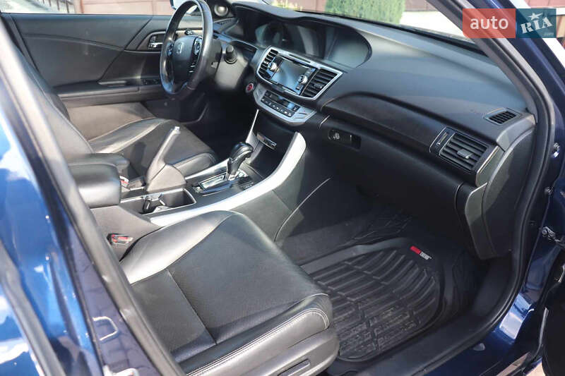 Седан Honda Accord 2014 в Чернівцях