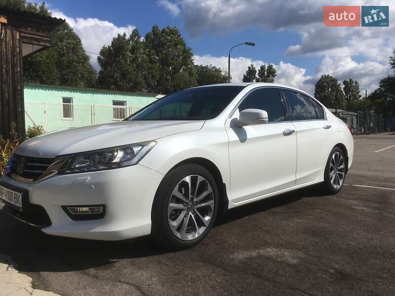 Седан Honda Accord 2013 в 