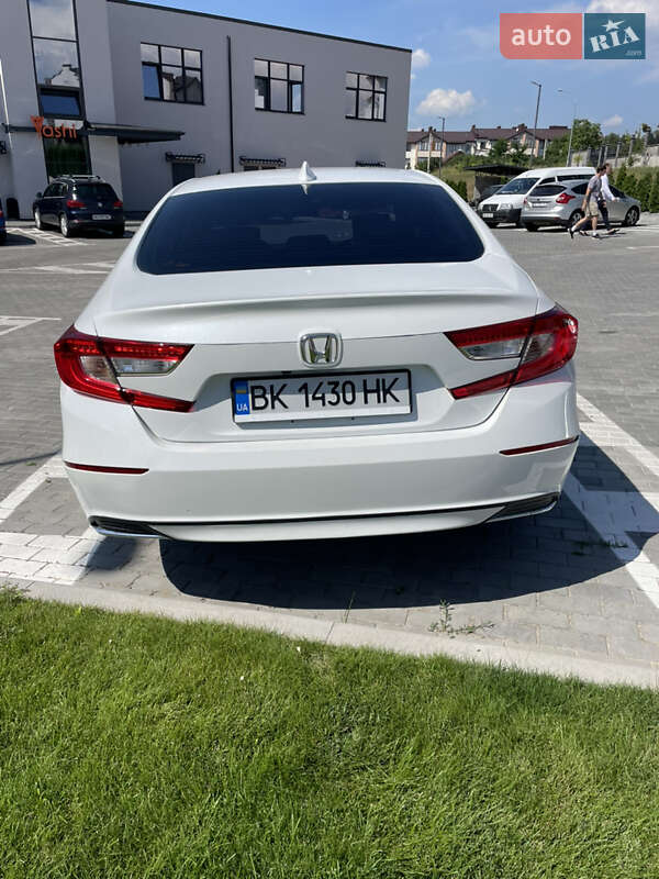 Седан Honda Accord 2018 в Ровно