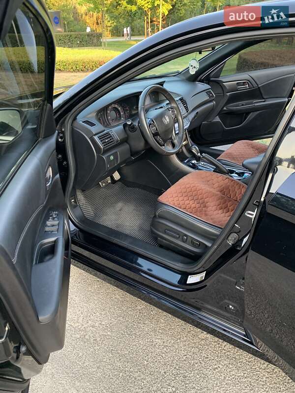 Седан Honda Accord 2016 в Днепре