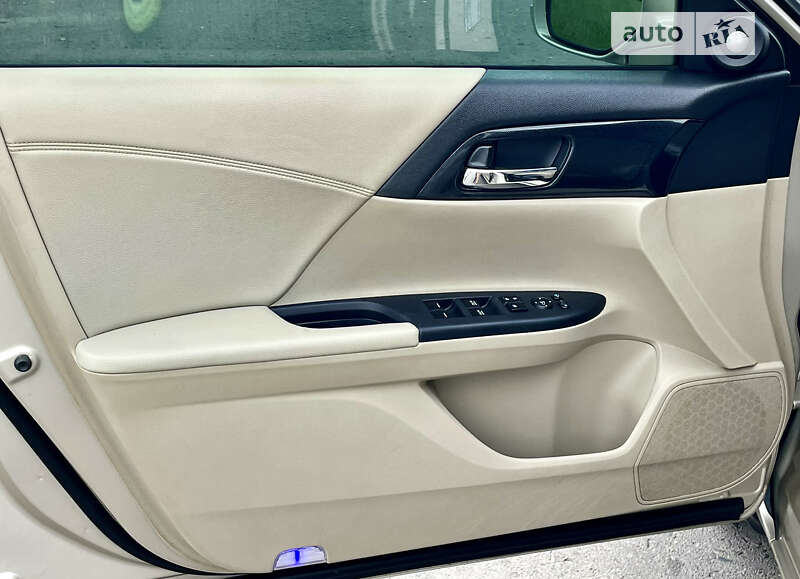 Седан Honda Accord 2013 в Ровно