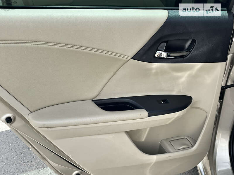 Седан Honda Accord 2013 в Ровно