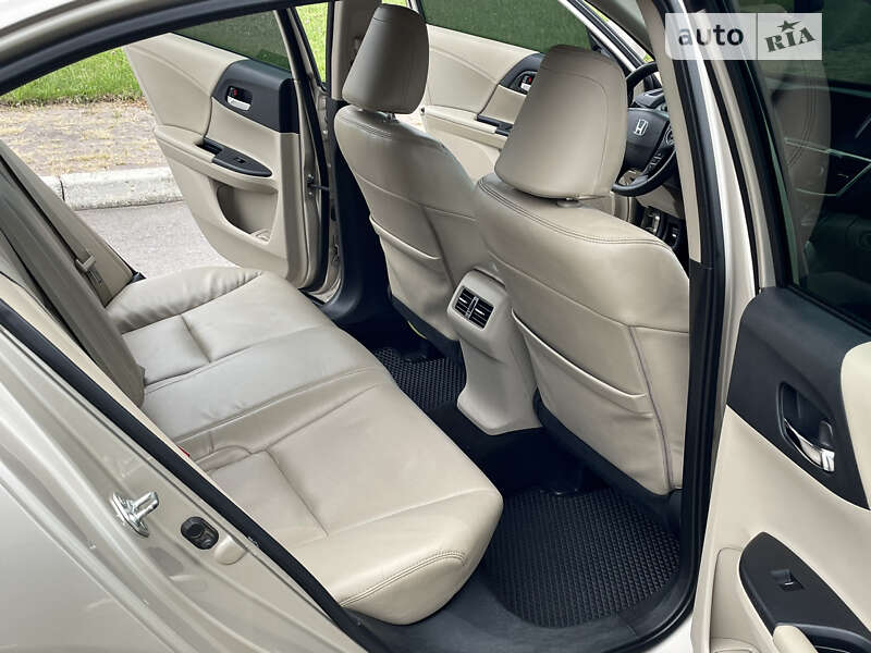 Седан Honda Accord 2013 в Ровно