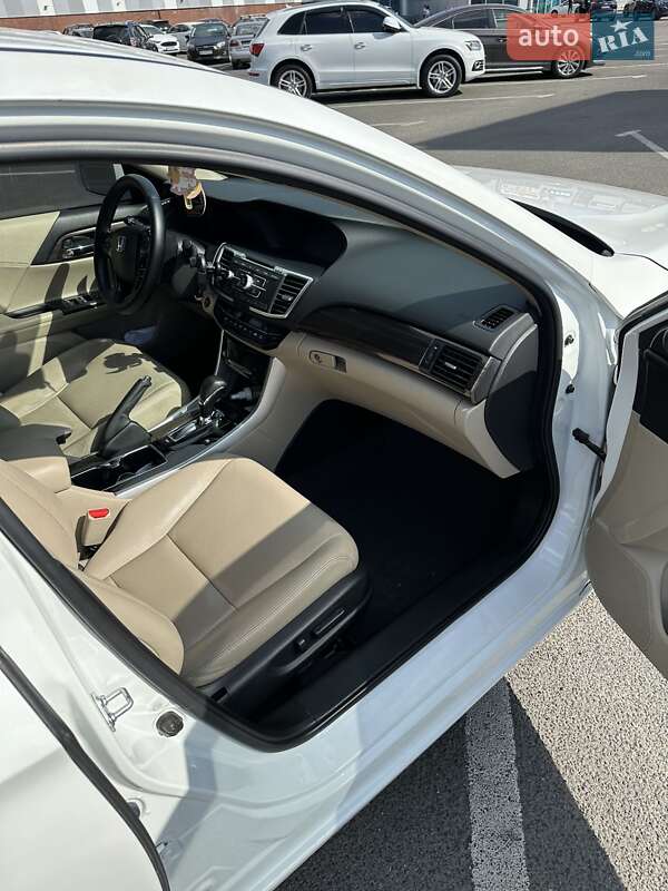 Седан Honda Accord 2016 в Києві