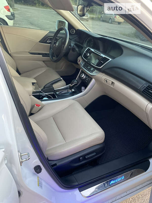 Седан Honda Accord 2012 в Дніпрі