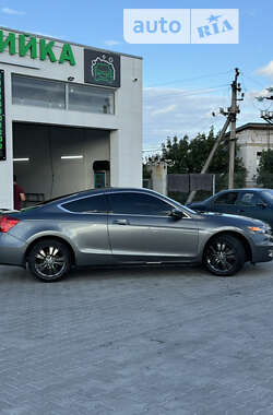 Купе Honda Accord 2012 в 