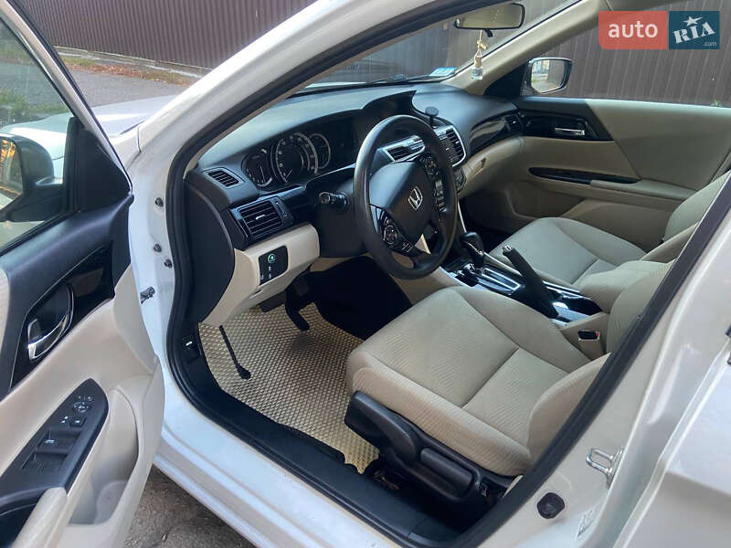 Седан Honda Accord 2016 в Киеве фото 12 Седан Honda Accord 2016 в Киеве