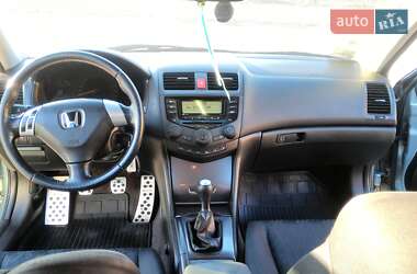 Седан Honda Accord 2004 в Чернівцях