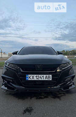 Седан Honda Accord 2019 в Киеве