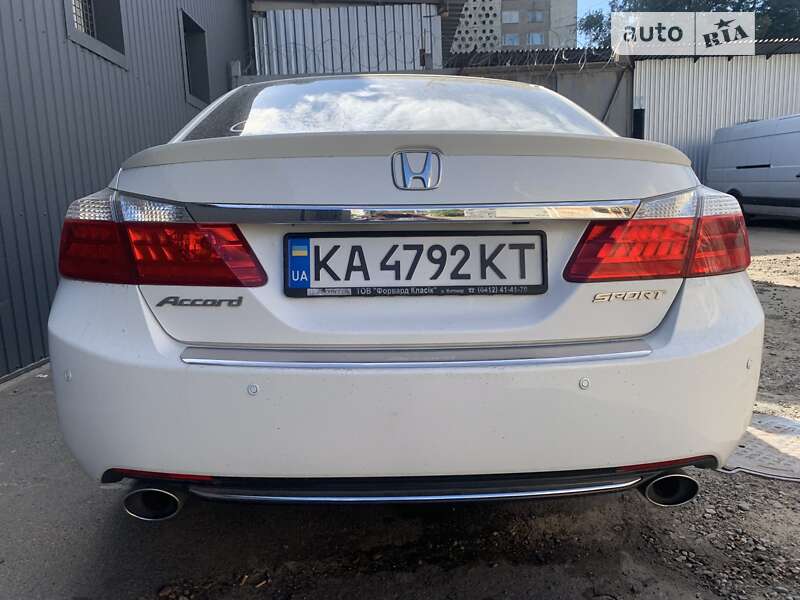 Седан Honda Accord 2013 в Києві