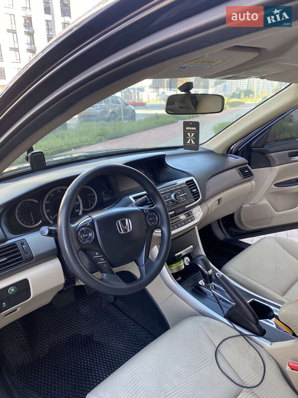 Седан Honda Accord 2015 в Киеве