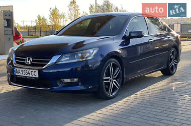 Седан Honda Accord 2012 в Києві