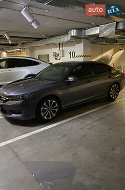 Седан Honda Accord 2013 в Киеве