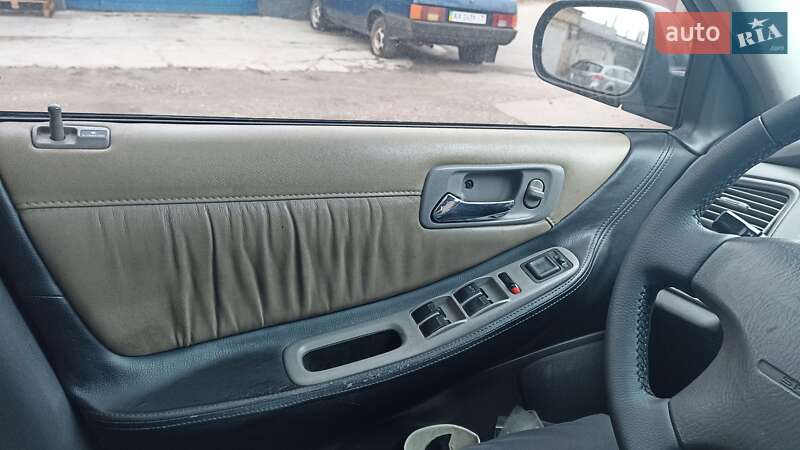 Седан Honda Accord 2001 в Києві